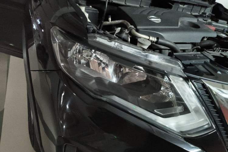 Used Nissan X-Trail 2017 2.0L CVT Comfort Edition 2WD Right Front Headlight