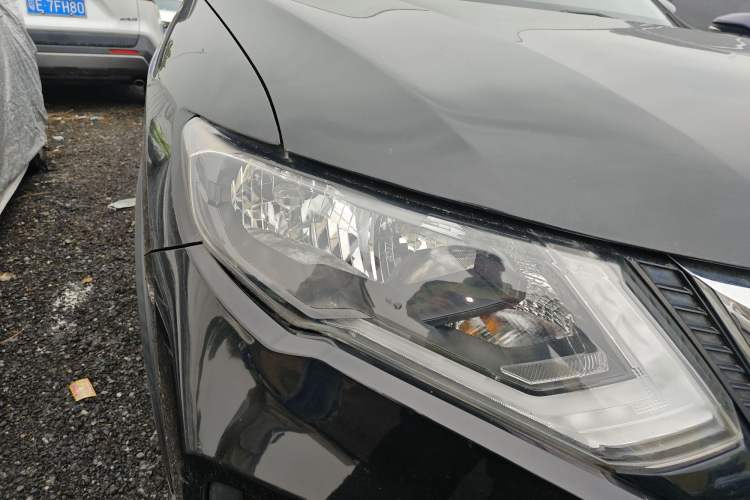 Used Nissan X-Trail 2017 2.0L CVT Comfort Edition 2WD Right Front Headlight