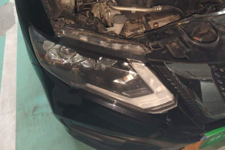 Used Nissan X-Trail 2017 2.5L CVT Luxury Edition 4WD Right Front Headlight