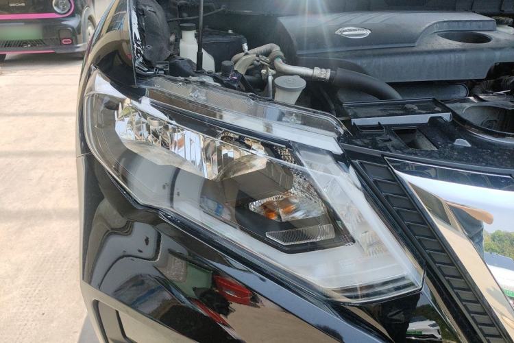 Used Nissan X-Trail 2017 2.0L CVT Comfort Edition 2WD Right Front Headlight