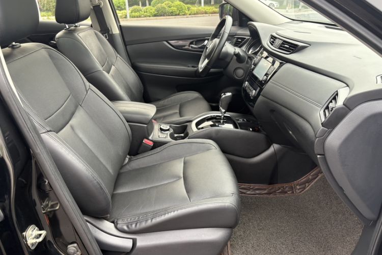 Used Nissan X-Trail 2017 2.5L CVT Luxury Edition 4WD Right Front Seat