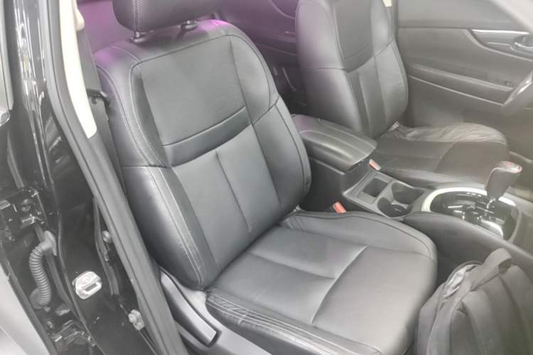 Used Nissan X-Trail 2017 2.0L CVT Comfort Edition 2WD Right Front Seat