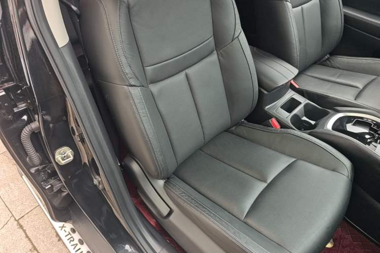 Used Nissan X-Trail 2017 2.0L CVT Comfort Edition 2WD Right Front Seat