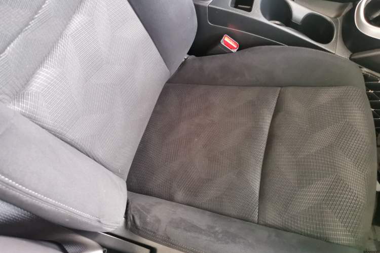 Used Nissan X-Trail 2017 2.0L Manual Classic Edition 2WD Right Front Seat