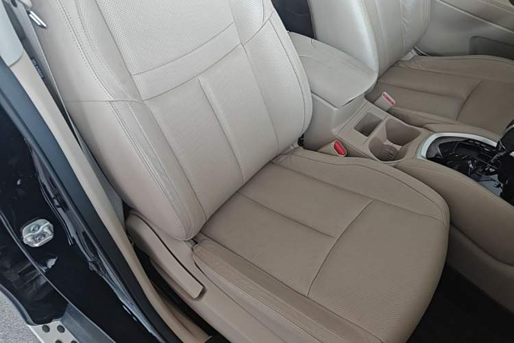 Used Nissan X-Trail 2017 2.0L CVT Comfort Edition 2WD Right Front Seat