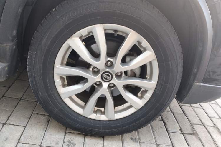 Used Nissan X-Trail 2017 2.0L CVT Comfort Edition 2WD Right Front Wheel Hub