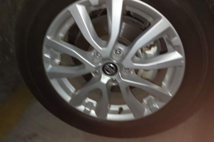 Used Nissan X-Trail 2017 2.0L CVT Comfort Edition 2WD Right Front Wheel Hub