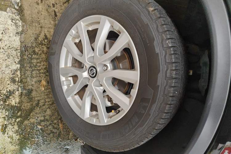 Used Nissan X-Trail 2017 2.0L CVT Comfort Edition 2WD Right Front Wheel Hub