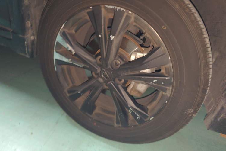 Used Nissan X-Trail 2017 2.5L CVT Luxury Edition 4WD Right Front Wheel Hub