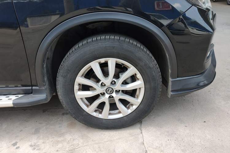 Used Nissan X-Trail 2017 2.0L CVT Comfort Edition 2WD Right Front Wheel Hub
