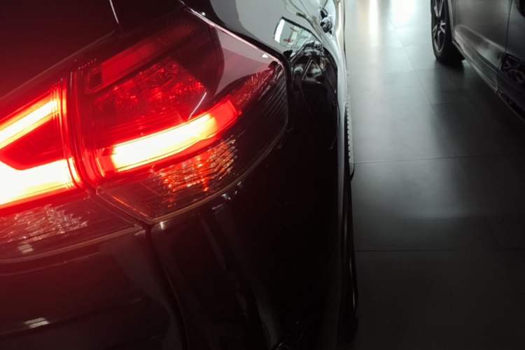 Used Nissan X-Trail 2017 2.0L CVT Comfort Edition 2WD Right Rear Taillight
