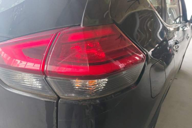 Used Nissan X-Trail 2017 2.0L CVT Comfort Edition 2WD Right Rear Taillight