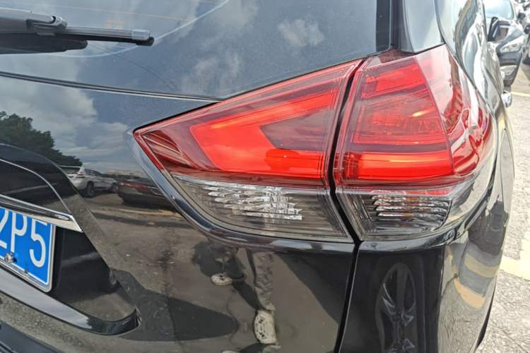 Used Nissan X-Trail 2017 2.5L CVT Leading Edition 4WD Right Rear Taillight