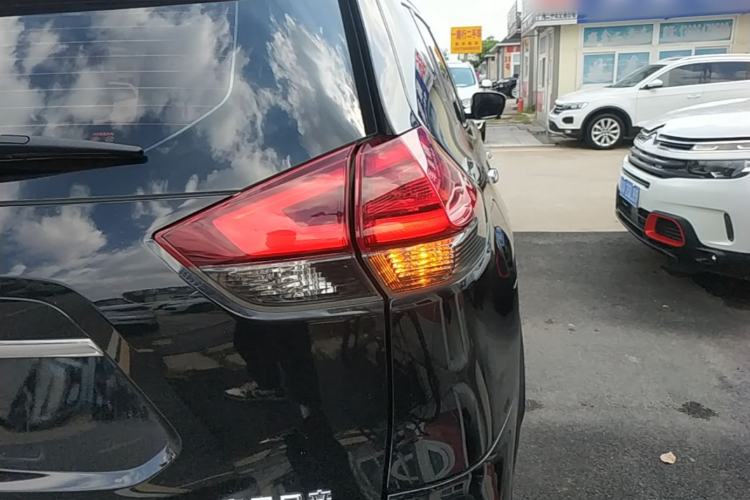 Used Nissan X-Trail 2017 2.0L CVT Comfort Edition 2WD Right Rear Taillight
