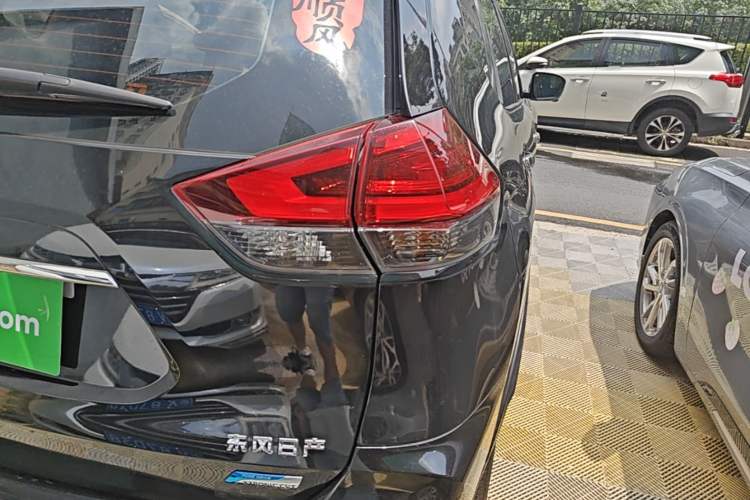Used Nissan X-Trail 2017 2.0L CVT 7-Seater Comfort Edition 2WD Right Rear Taillight