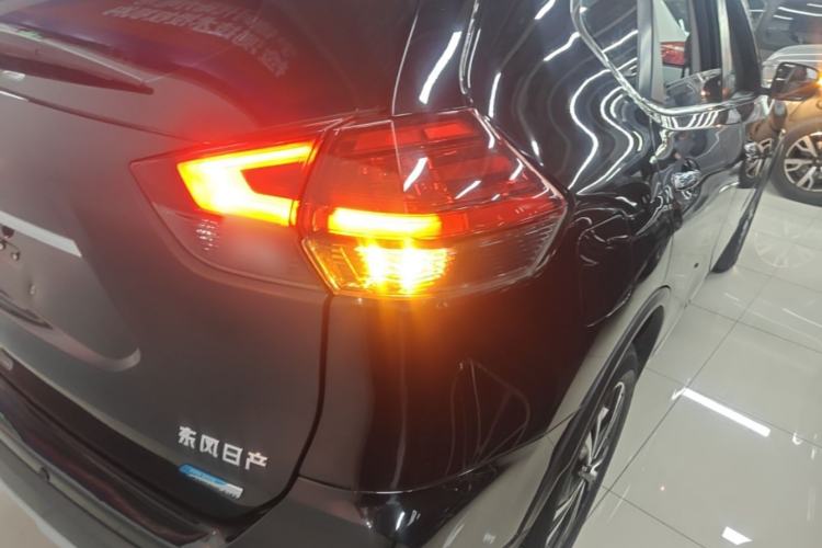 Used Nissan X-Trail 2017 2.5L CVT Leading Edition 4WD Right Rear Taillight