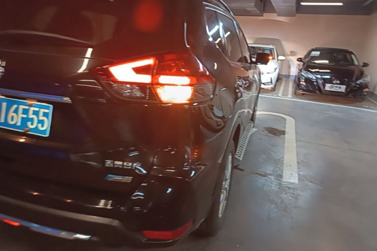 Used Nissan X-Trail 2017 2.0L CVT 7-Seater Comfort Edition 2WD Right Rear Taillight