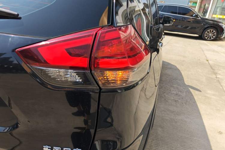 Used Nissan X-Trail 2017 2.0L CVT Comfort Edition 2WD Right Rear Taillight