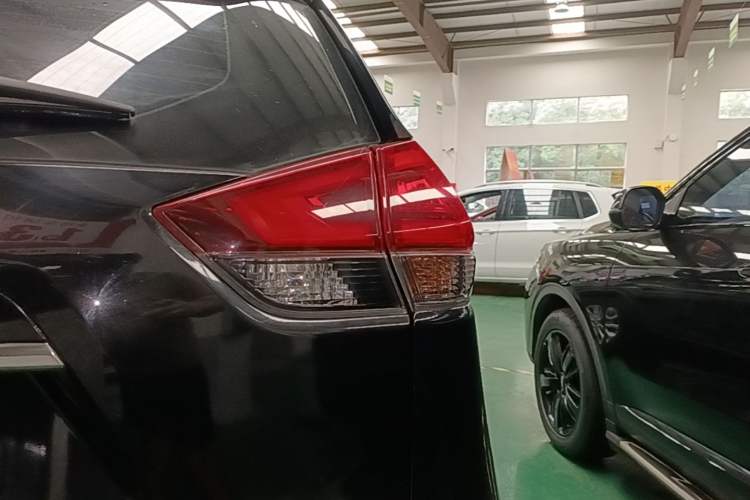 Used Nissan X-Trail 2017 2.0L CVT Comfort Edition 2WD Right Rear Taillight