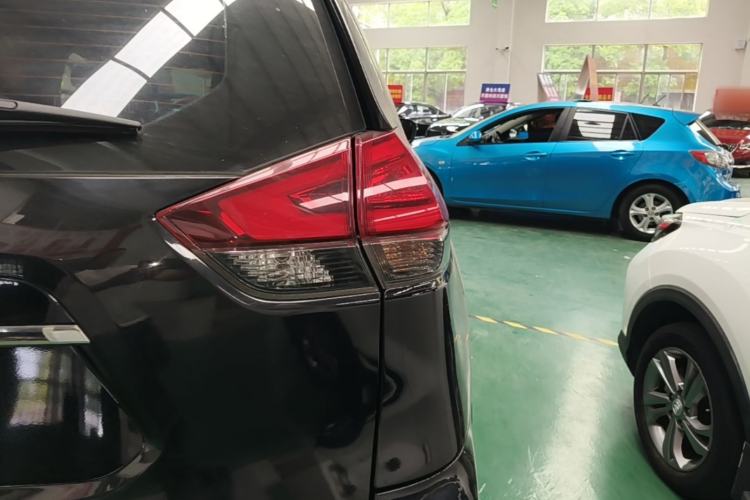 Used Nissan X-Trail 2017 2.0L CVT Comfort Edition 2WD Right Rear Taillight