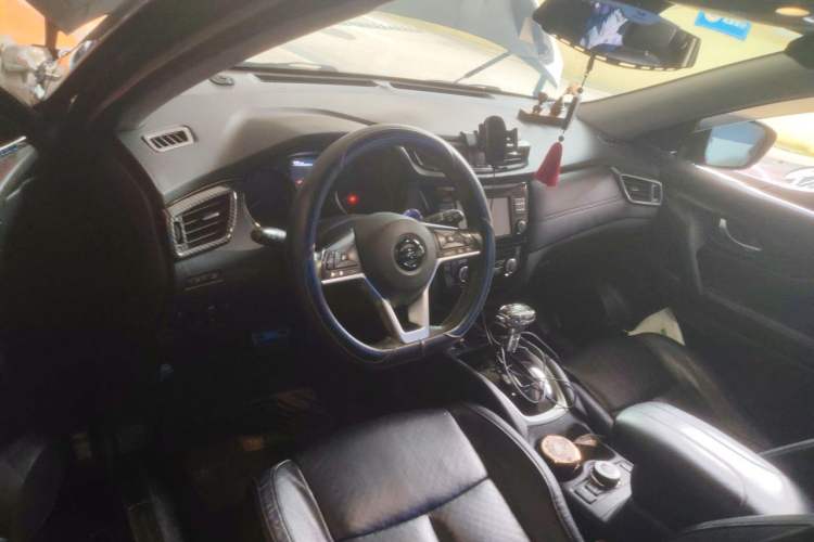 Used Nissan X-Trail 2017 2.5L CVT Luxury Edition 4WD Steering Wheel