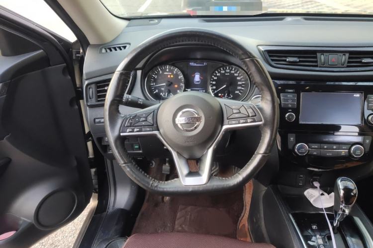 Used Nissan X-Trail 2017 2.0L CVT Smart Enjoyment Version 2WD Steering Wheel