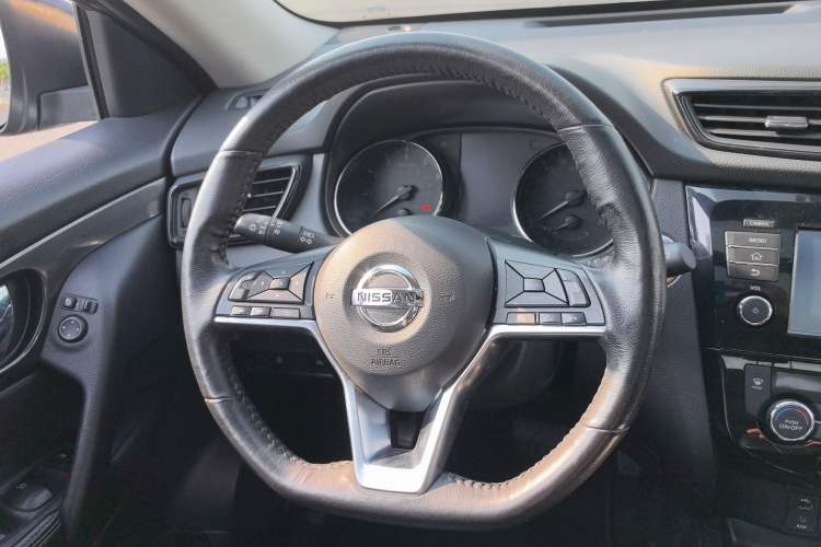 Used Nissan X-Trail 2017 2.0L CVT Smart Enjoyment Version 2WD Steering Wheel