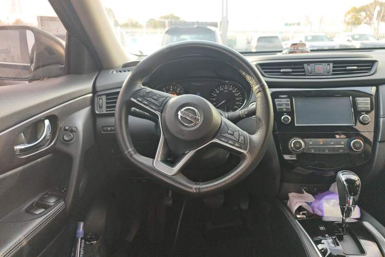 Used Nissan X-Trail 2017 2.0L CVT Comfort Edition 2WD Steering Wheel