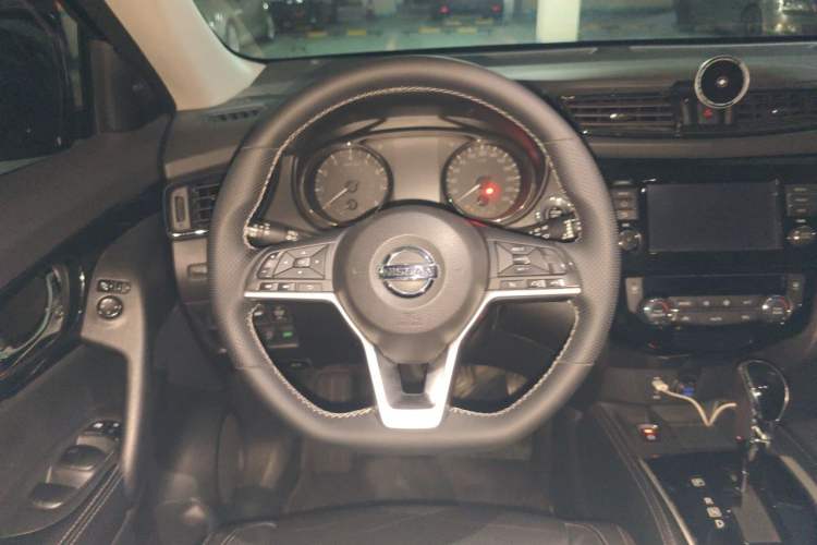 Used Nissan X-Trail 2017 2.5L CVT Luxury Edition 4WD Steering Wheel