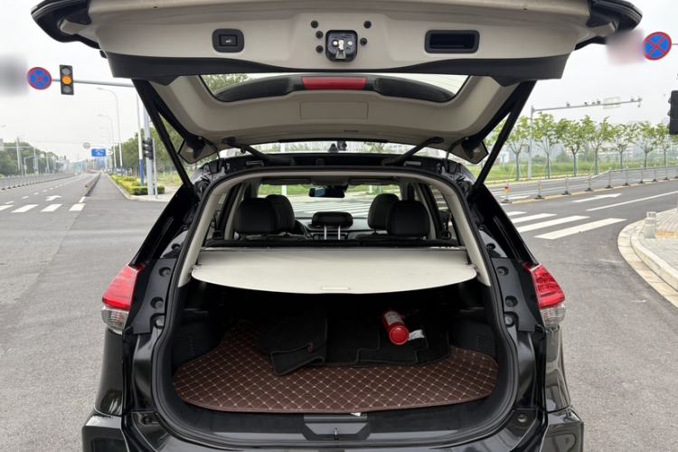 Used Nissan X-Trail 2017 2.5L CVT Luxury Edition 4WD Trunk