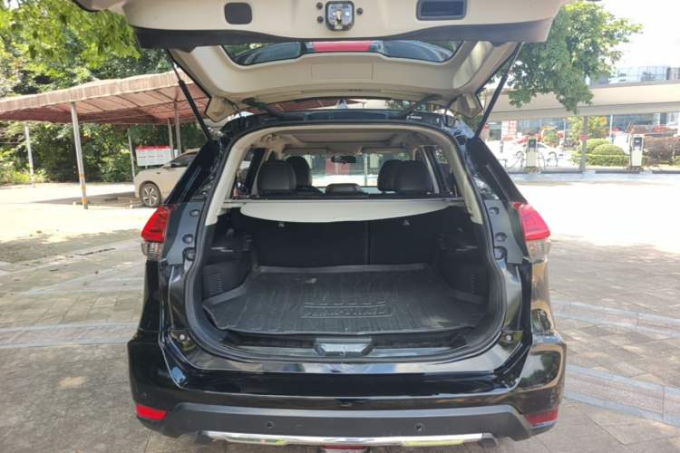 Used Nissan X-Trail 2017 2.0L CVT Comfort Edition 2WD Trunk
