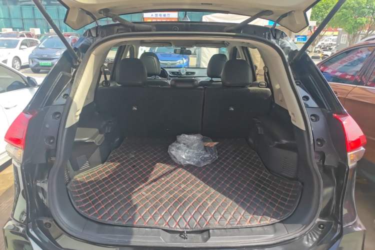 Used Nissan X-Trail 2017 2.0L CVT Smart Enjoyment Version 2WD Trunk