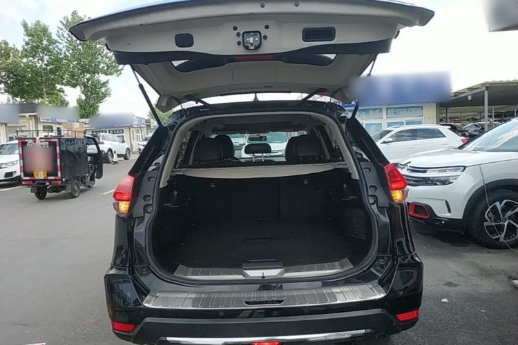 Used Nissan X-Trail 2017 2.0L CVT Comfort Edition 2WD Trunk