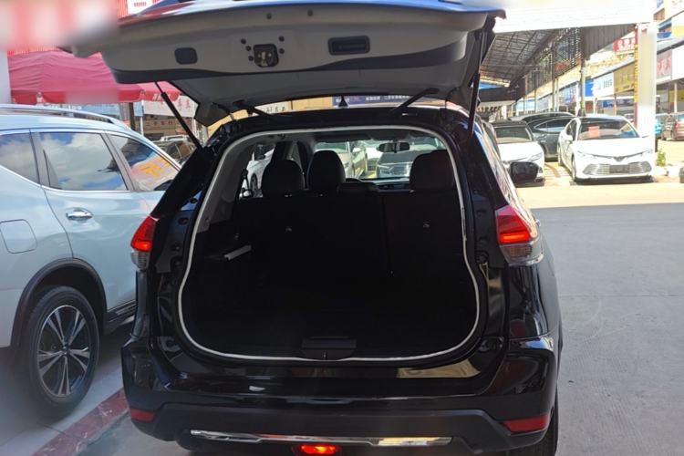 Used Nissan X-Trail 2017 2.0L CVT Comfort Edition 2WD Trunk