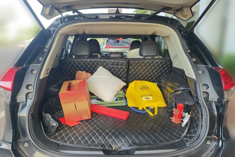 Used Nissan X-Trail 2017 2.0L CVT Comfort Edition 2WD Trunk