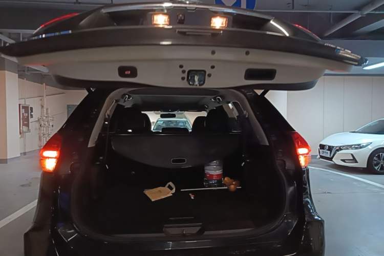 Used Nissan X-Trail 2017 2.0L CVT 7-Seater Comfort Edition 2WD Trunk
