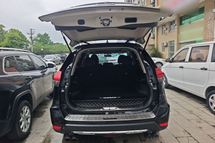 Used Nissan X-Trail 2017 2.0L CVT Comfort Edition 2WD Trunk