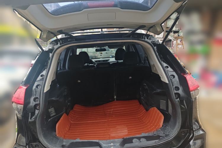 Used Nissan X-Trail 2017 2.0L CVT Comfort Edition 2WD Trunk