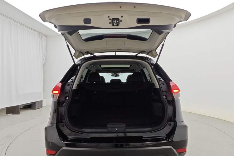 Used Nissan X-Trail 2017 2.0L CVT Comfort Edition 2WD Trunk