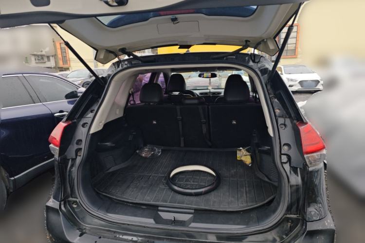 Used Nissan X-Trail 2017 2.0L CVT Comfort Edition 2WD Trunk