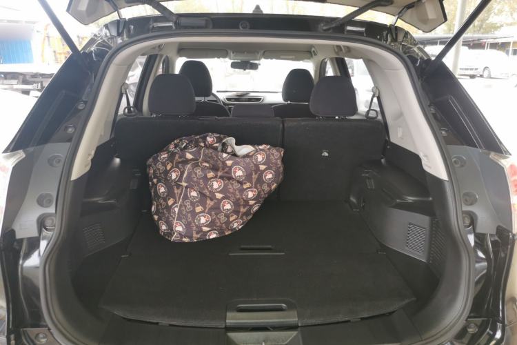 Used Nissan X-Trail 2017 2.0L Manual Classic Edition 2WD Trunk