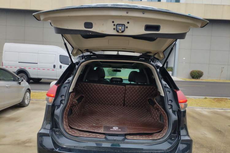 Used Nissan X-Trail 2017 2.0L CVT Comfort Edition 2WD Trunk