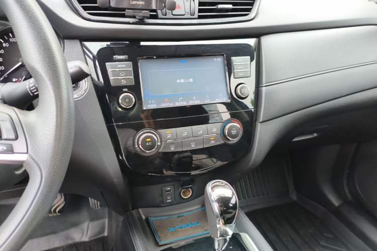 Used Nissan X-Trail 2017 2.0L CVT Comfort Edition 2WD Audio And AC Panel