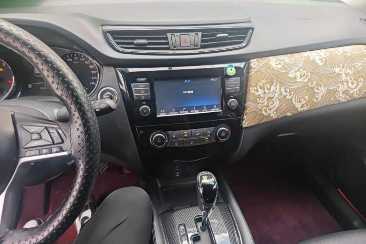 Used Nissan X-Trail 2017 2.0L CVT Comfort Edition 2WD Audio And AC Panel