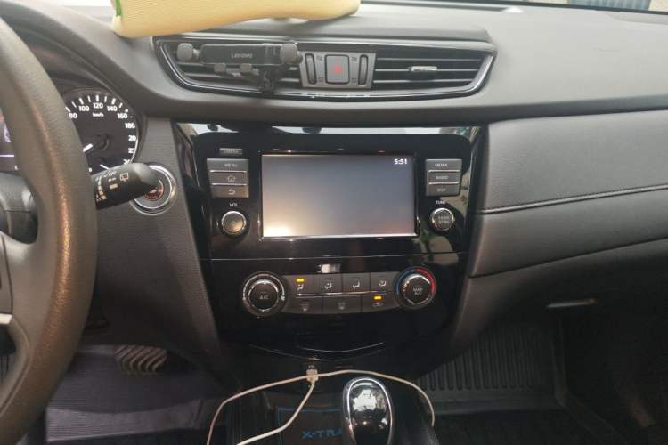 Used Nissan X-Trail 2017 2.0L CVT Comfort Edition 2WD Audio And AC Panel