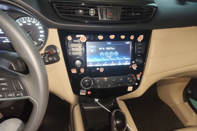 Used Nissan X-Trail 2017 2.0L CVT Comfort Edition 2WD Audio And AC Panel