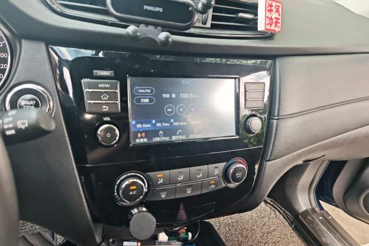 Used Nissan X-Trail 2017 2.0L CVT Comfort Edition 2WD Audio And AC Panel