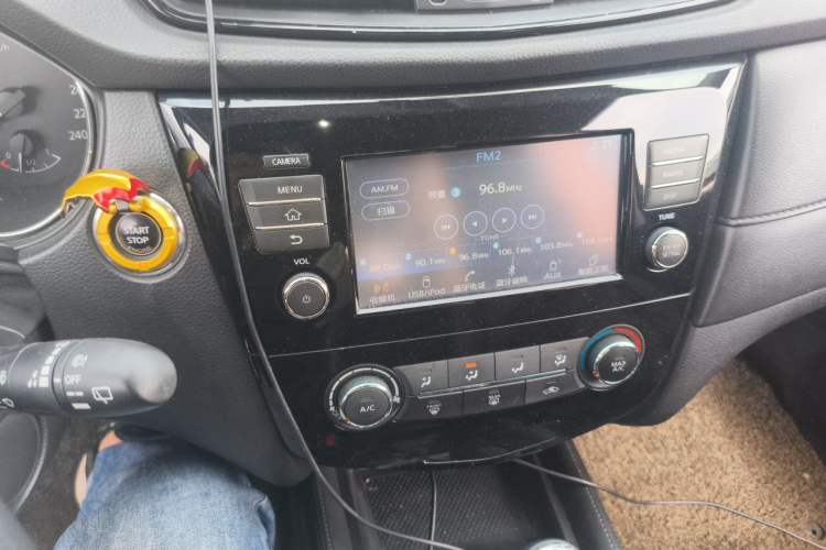 Used Nissan X-Trail 2017 2.0L CVT Comfort Edition 2WD Audio And AC Panel