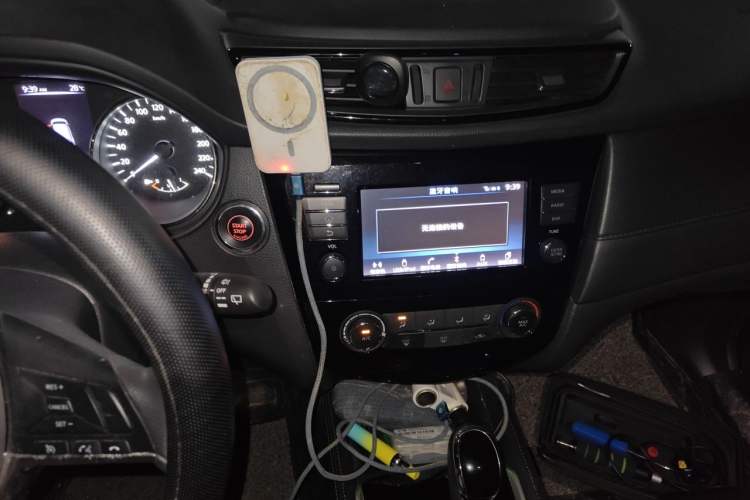 Used Nissan X-Trail 2017 2.0L CVT Comfort Edition 2WD Audio And AC Panel