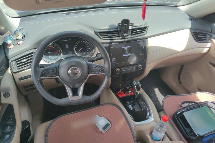 Used Nissan X-Trail 2017 2.0L CVT 7-Seater Comfort Edition 2WD Center Console